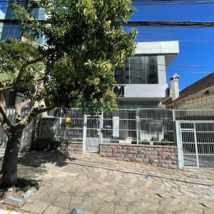 Casa Comercial com 368m², 4 dormitórios, 2 vagas, no bairro Centro em Caxias do Sul para Alugar