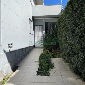 Casa Comercial com 368m², 4 dormitórios, 2 vagas, no bairro Centro em Caxias do Sul para Alugar