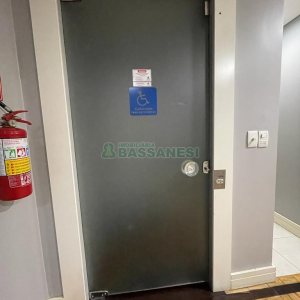 Casa Comercial com 368m², 4 dormitórios, 2 vagas, no bairro Centro em Caxias do Sul para Alugar