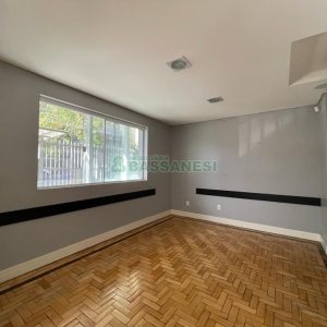 Casa Comercial com 368m², 4 dormitórios, 2 vagas, no bairro Centro em Caxias do Sul para Alugar