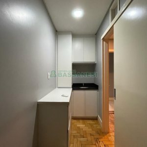 Casa Comercial com 368m², 4 dormitórios, 2 vagas, no bairro Centro em Caxias do Sul para Alugar
