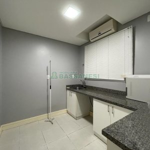 Casa Comercial com 368m², 4 dormitórios, 2 vagas, no bairro Centro em Caxias do Sul para Alugar