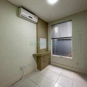 Casa Comercial com 368m², 4 dormitórios, 2 vagas, no bairro Centro em Caxias do Sul para Alugar