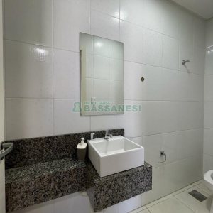 Casa Comercial com 368m², 4 dormitórios, 2 vagas, no bairro Centro em Caxias do Sul para Alugar