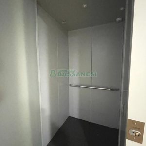 Casa Comercial com 368m², 4 dormitórios, 2 vagas, no bairro Centro em Caxias do Sul para Alugar