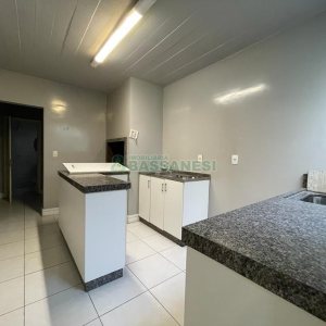 Casa Comercial com 368m², 4 dormitórios, 2 vagas, no bairro Centro em Caxias do Sul para Alugar