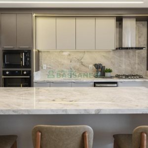 Apartamento com 182m², 3 dormitórios, 2 vagas, no bairro Exposição em Caxias do Sul para Comprar