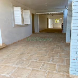 Casa com 212m², 3 dormitórios, 2 vagas, no bairro Fazenda Souza em Caxias do Sul para Comprar