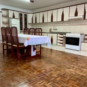 Casa com 212m², 3 dormitórios, 2 vagas, no bairro Fazenda Souza em Caxias do Sul para Comprar