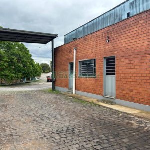 Pavilhão com 671m², no bairro Santa Catarina em Caxias do Sul para Alugar