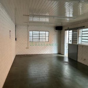Pavilhão com 671m², no bairro Santa Catarina em Caxias do Sul para Alugar