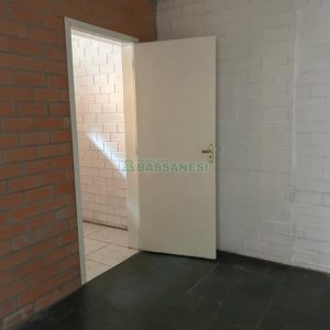 Pavilhão com 671m², no bairro Santa Catarina em Caxias do Sul para Alugar