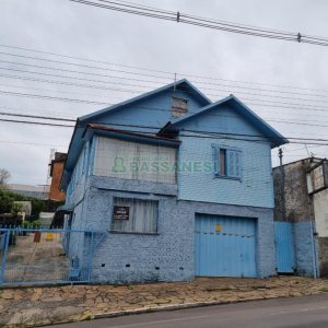 Casa com 200m², 3 dormitórios, 1 vaga, no bairro Nossa Senhora de Lourdes em Caxias do Sul para Comprar