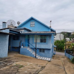 Casa com 200m², 3 dormitórios, 1 vaga, no bairro Nossa Senhora de Lourdes em Caxias do Sul para Comprar
