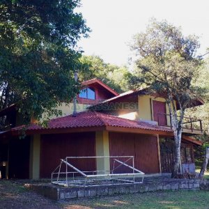 Casa com 200m², 5 dormitórios, 5 vagas, no bairro 3 Legua em Caxias do Sul para Alugar