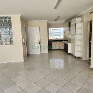 Casa com 205m², 3 dormitórios, 2 vagas, no bairro Cinqüentenário em Caxias do Sul para Comprar
