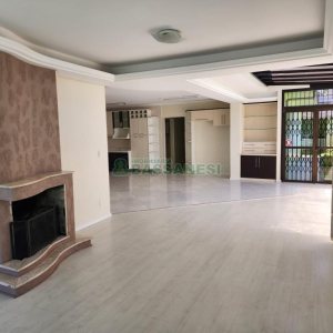 Casa com 205m², 3 dormitórios, 2 vagas, no bairro Cinqüentenário em Caxias do Sul para Comprar