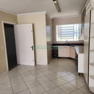 Casa com 205m², 3 dormitórios, 2 vagas, no bairro Cinqüentenário em Caxias do Sul para Comprar