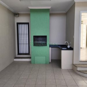 Casa com 205m², 3 dormitórios, 2 vagas, no bairro Cinqüentenário em Caxias do Sul para Comprar