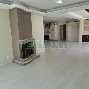 Casa com 205m², 3 dormitórios, 2 vagas, no bairro Cinqüentenário em Caxias do Sul para Comprar
