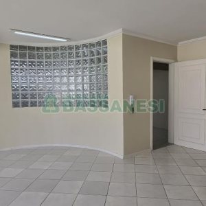 Casa com 205m², 3 dormitórios, 2 vagas, no bairro Cinqüentenário em Caxias do Sul para Comprar