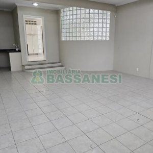 Casa com 205m², 3 dormitórios, 2 vagas, no bairro Cinqüentenário em Caxias do Sul para Comprar