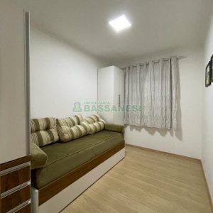 Apto Mobiliado com 71m², 2 dormitórios, 2 vagas, no bairro Madureira em Caxias do Sul para Alugar