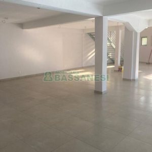 Loja com 233m², no bairro Jardelino Ramos em Caxias do Sul para Alugar