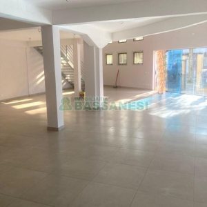 Loja com 233m², no bairro Jardelino Ramos em Caxias do Sul para Alugar