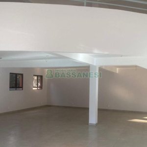Loja com 233m², no bairro Jardelino Ramos em Caxias do Sul para Alugar