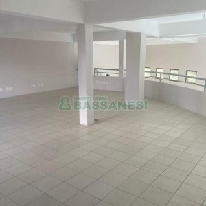 Loja com 233m², no bairro Jardelino Ramos em Caxias do Sul para Alugar