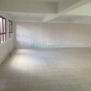 Loja com 233m², no bairro Jardelino Ramos em Caxias do Sul para Alugar