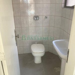 Loja com 233m², no bairro Jardelino Ramos em Caxias do Sul para Alugar