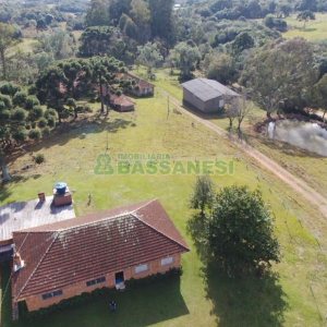 Chácara, 4 dormitórios, 2 vagas, no bairro Vila Seca em Caxias do Sul para Comprar