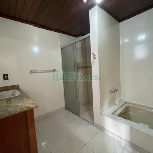 Apartamento com 112m², 2 dormitórios, 1 vaga, no bairro Centro em Caxias do Sul para Alugar
