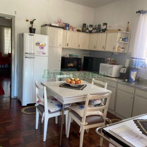 Casa com 387m², 1 dormitório, 2 vagas, no bairro Santa Catarina em Caxias do Sul para Comprar