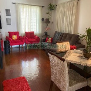 Casa com 387m², 1 dormitório, 2 vagas, no bairro Santa Catarina em Caxias do Sul para Comprar