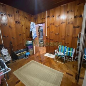 Casa com 387m², 1 dormitório, 2 vagas, no bairro Santa Catarina em Caxias do Sul para Comprar