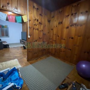 Casa com 387m², 1 dormitório, 2 vagas, no bairro Santa Catarina em Caxias do Sul para Comprar