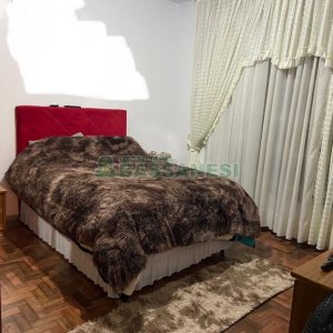 Casa com 387m², 1 dormitório, 2 vagas, no bairro Santa Catarina em Caxias do Sul para Comprar