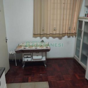 Casa com 387m², 1 dormitório, 2 vagas, no bairro Santa Catarina em Caxias do Sul para Comprar
