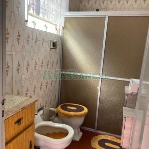 Casa com 387m², 1 dormitório, 2 vagas, no bairro Santa Catarina em Caxias do Sul para Comprar