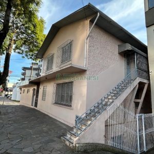 Casa com 387m², 1 dormitório, 2 vagas, no bairro Santa Catarina em Caxias do Sul para Comprar