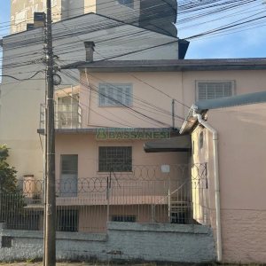 Casa com 387m², 1 dormitório, 2 vagas, no bairro Santa Catarina em Caxias do Sul para Comprar