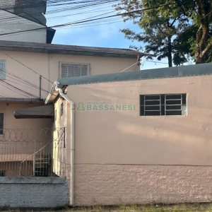 Casa com 387m², 1 dormitório, 2 vagas, no bairro Santa Catarina em Caxias do Sul para Comprar