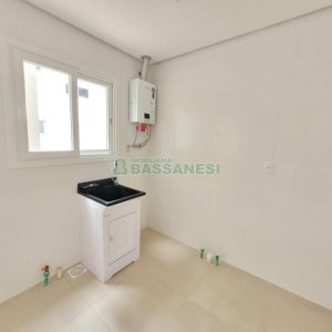 Apartamento com 55m², 2 dormitórios, 1 vaga, no bairro São Leopoldo em Caxias do Sul para Alugar