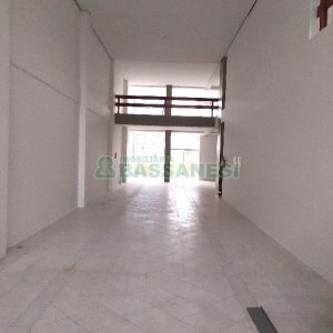 Loja com 450m², no bairro São Pelegrino em Caxias do Sul para Alugar