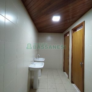 Loja com 450m², no bairro São Pelegrino em Caxias do Sul para Alugar