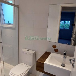 Apto Mobiliado com 67m², 2 dormitórios, 1 vaga, no bairro Kayser em Caxias do Sul para Comprar