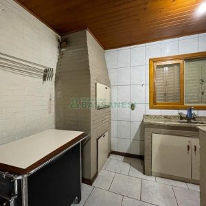 Casa Mobiliada com 130m², 3 dormitórios, 2 vagas, no bairro Linha 40 em Caxias do Sul para Alugar